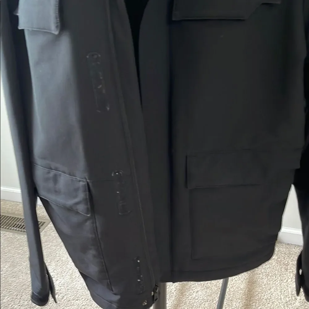 The North Face Black Performance Jacket for Versatile Outdoor Use